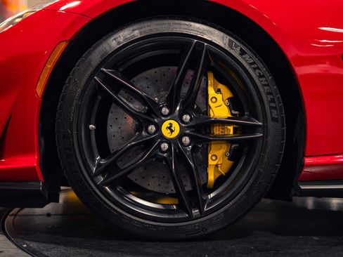 Used 2020 Ferrari 812 Superfast RWD image 3