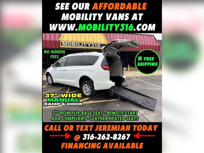 Used 2021 Chrysler Pacifica Touring-L FWD image 1