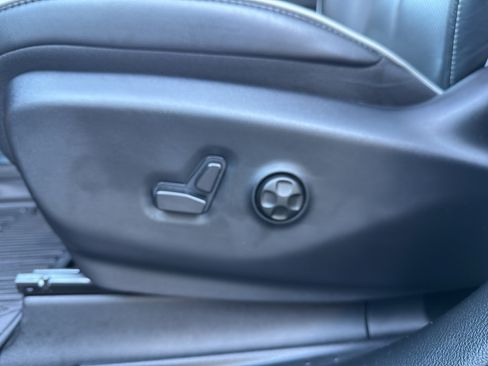 Used 2025 Chrysler Pacifica Limited FWD image 14