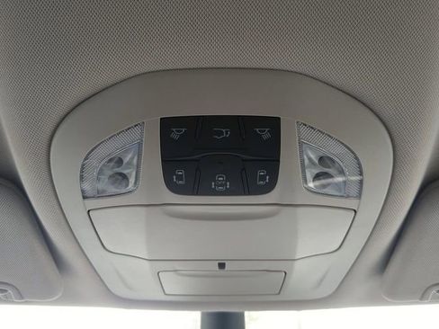 Used 2023 Chrysler Pacifica Touring-L image 25