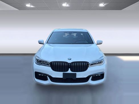 Used 2019 BMW 750i w/ Executive Package RWD image 6