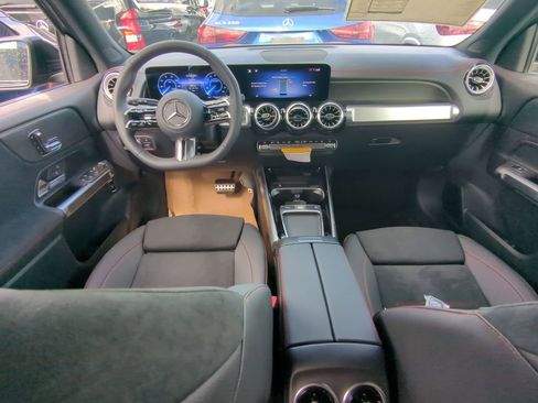 Used 2024 Mercedes-Benz EQB 300 4MATIC image 2