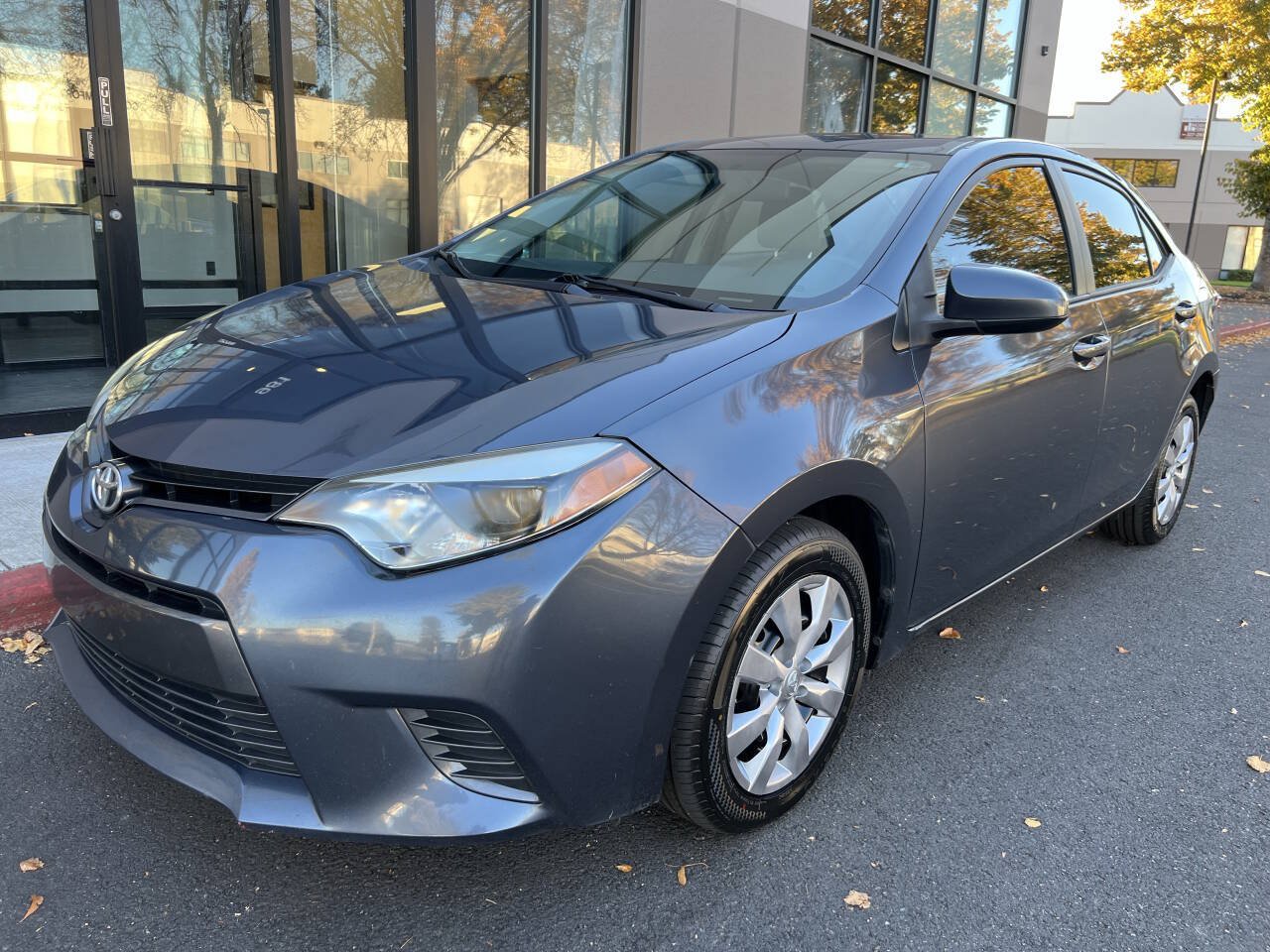 Used 2016 Toyota Corolla LE FWD image 1
