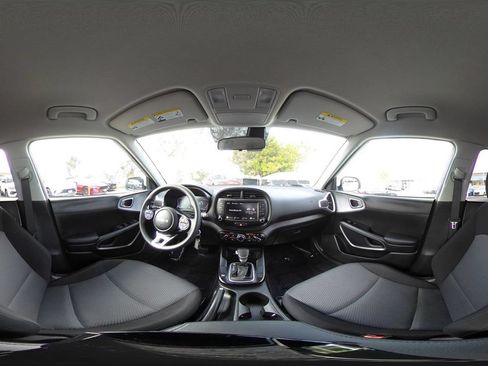 Used 2025 Kia Soul LX w/ LX Technology Package FWD image 42