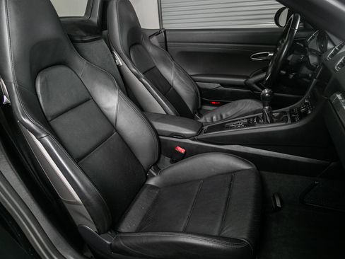 Used 2018 Porsche 718 Boxster w/ Sport Chrono Package RWD image 20
