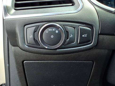 Used 2018 Ford Edge Titanium w/ Equipment Group 301A AWD/4WD image 19