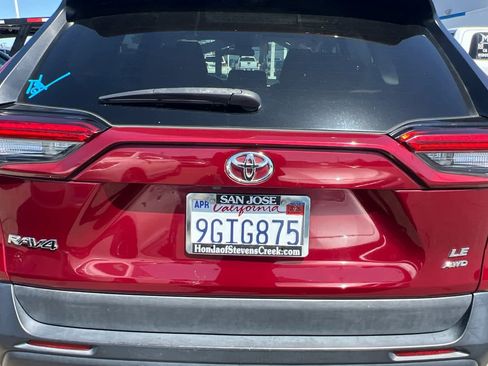 Used 2021 Toyota RAV4 LE image 19