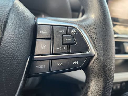 Used 2021 Toyota Highlander L FWD image 29