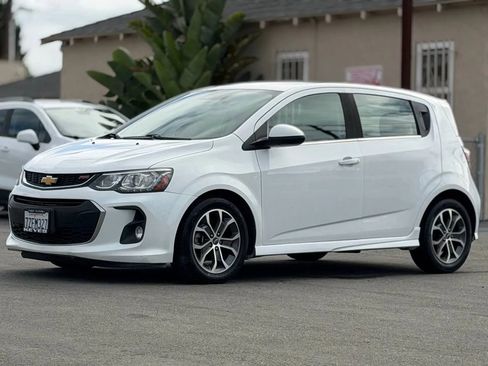 Used 2017 Chevrolet Sonic LT w/ Convenience Package FWD image 9