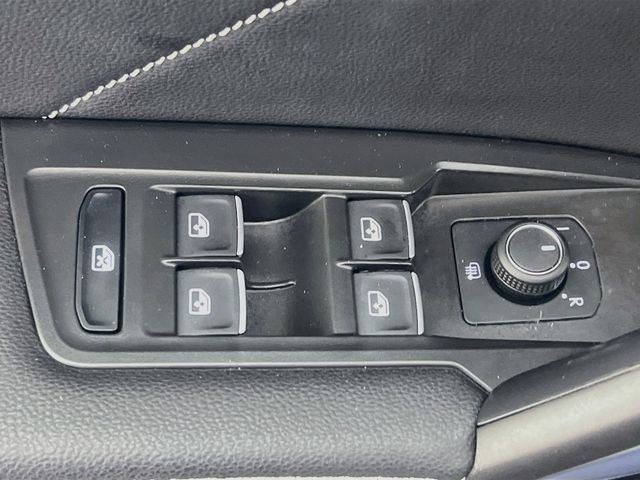 Used 2023 Volkswagen Tiguan SE FWD image 12