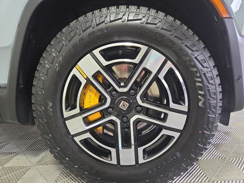 Used 2024 Rivian R1S Adventure AWD/4WD image 11