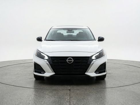 Used 2025 Nissan Altima 2.5 SV image 2