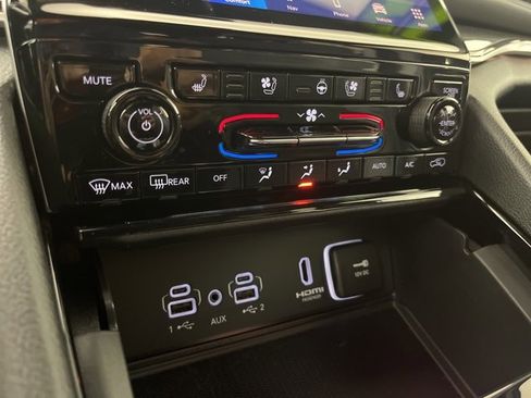 Used 2023 Jeep Grand Cherokee Trailhawk w/ Luxury Tech Group III image 15