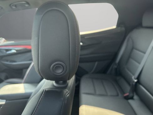 Used 2025 Chevrolet TrailBlazer RS w/ Convenience Package FWD image 5