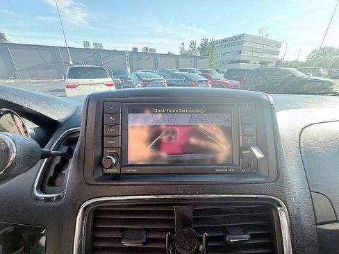 Used 2017 Dodge Grand Caravan SE w/ Power Window Group FWD image 17