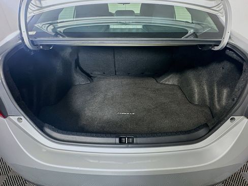 Used 2017 Toyota Corolla LE w/ Carpet Mat Package (TMS) FWD image 27