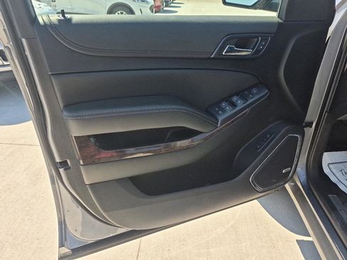 Used 2019 Chevrolet Suburban LT image 16
