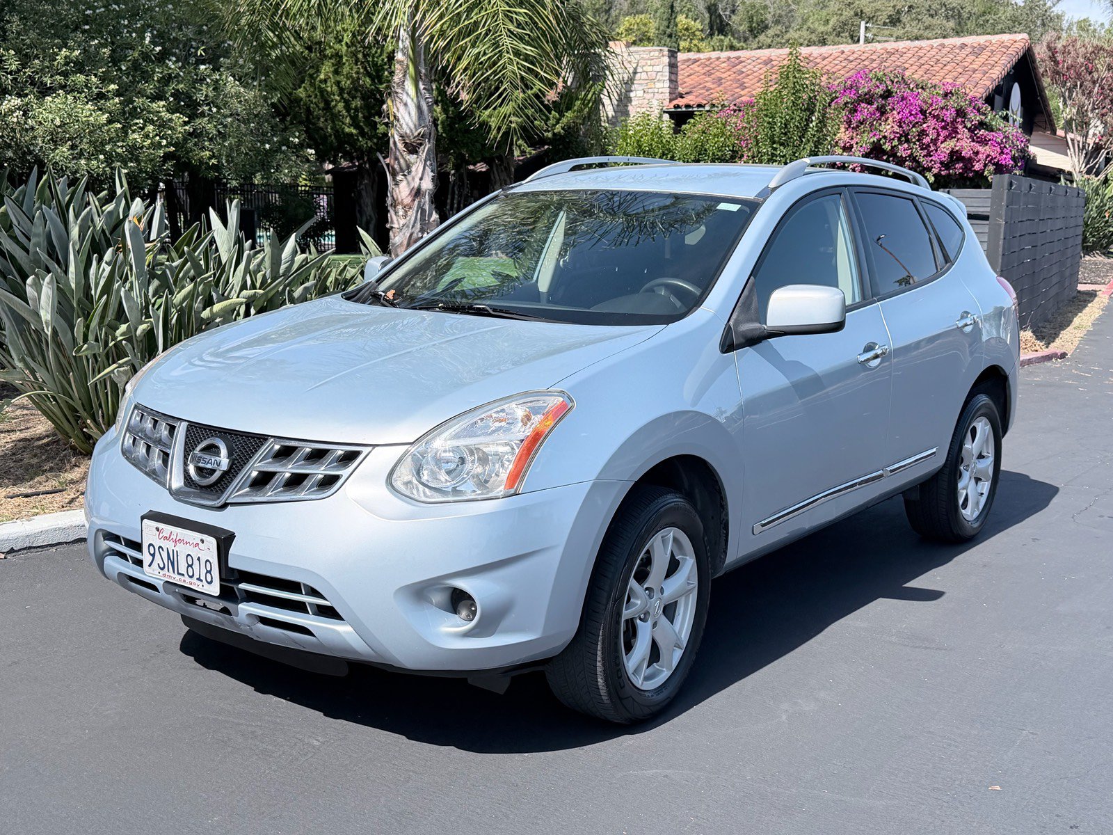 Used 2011 Nissan Rogue SV FWD image 1