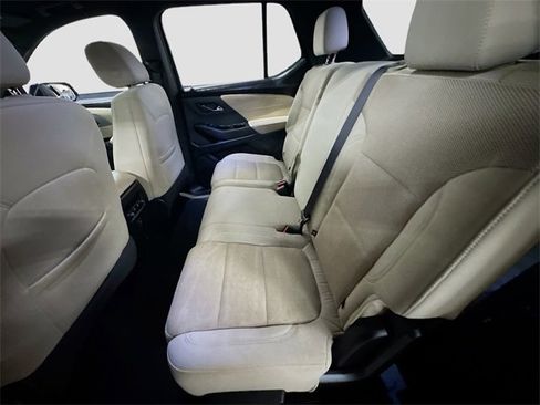 Used 2022 Chevrolet Traverse LS image 24