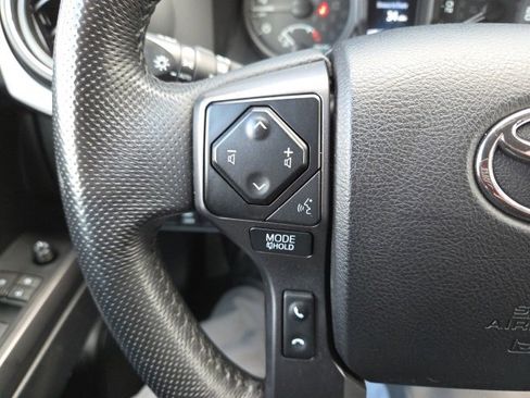 Used 2021 Toyota Tacoma TRD Off-Road image 50