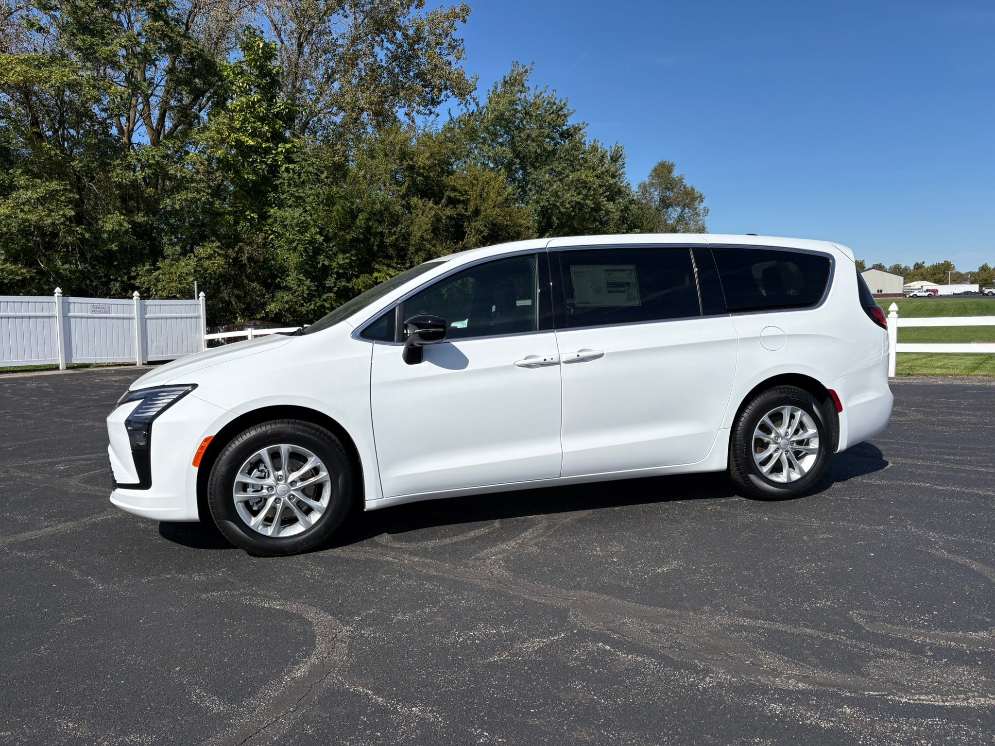 New 2027 Chrysler Pacifica Select FWD image 6