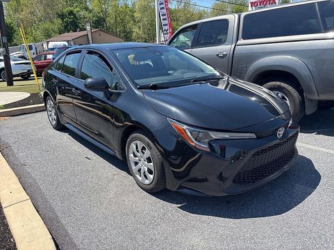 Used 2022 Toyota Corolla LE FWD image 2