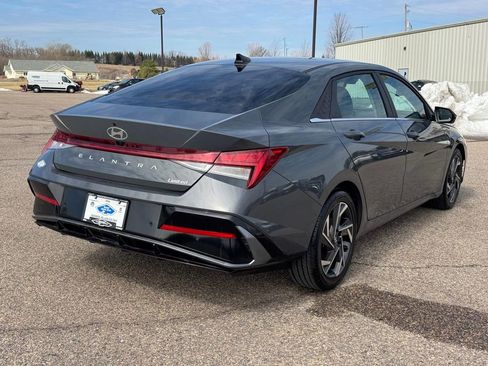 Used 2024 Hyundai Elantra Limited FWD image 4