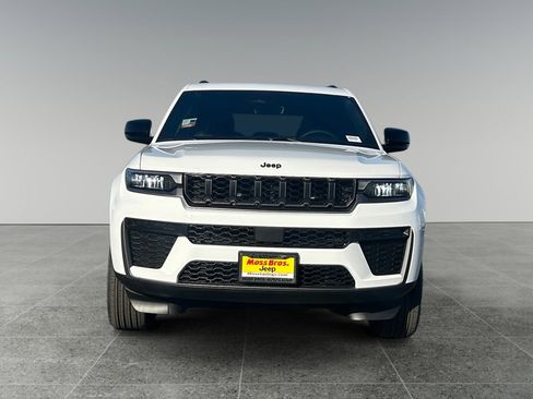 New 2026 Jeep Grand Cherokee Altitude RWD image 8