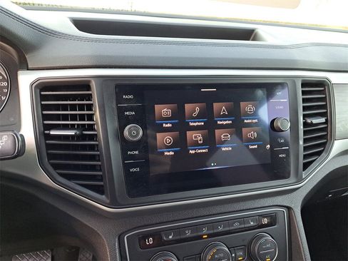 Certified 2021 Volkswagen Atlas SE image 20