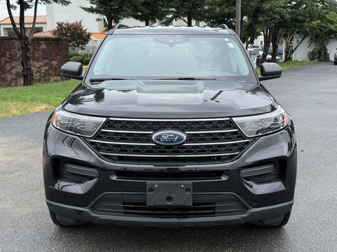 Used 2023 Ford Explorer XLT RWD image 3