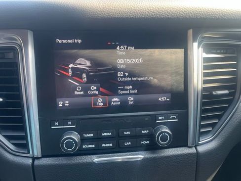 Used 2018 Porsche Macan image 24