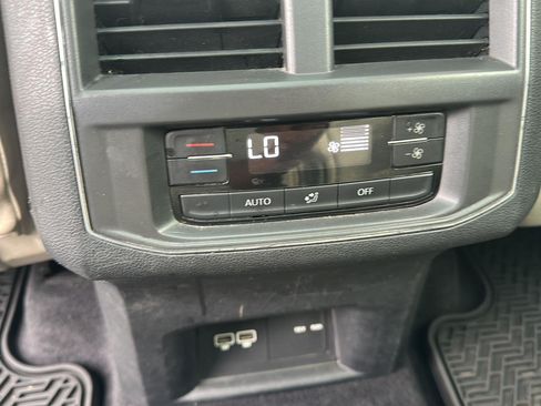 Used 2018 Volkswagen Atlas SEL AWD/4WD image 25