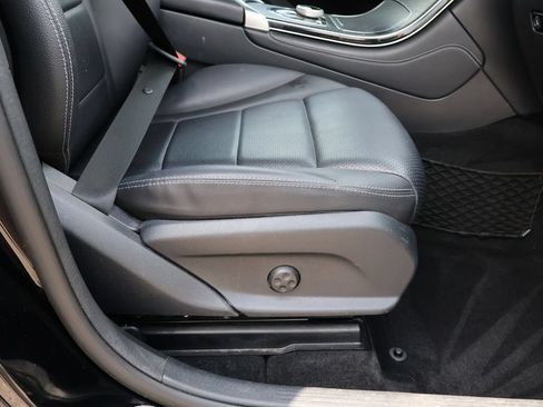 Certified 2019 Mercedes-Benz GLC 300 4MATIC image 12