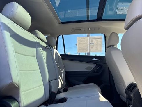 Used 2021 Volkswagen Tiguan SE w/ Panoramic Sunroof Package image 22