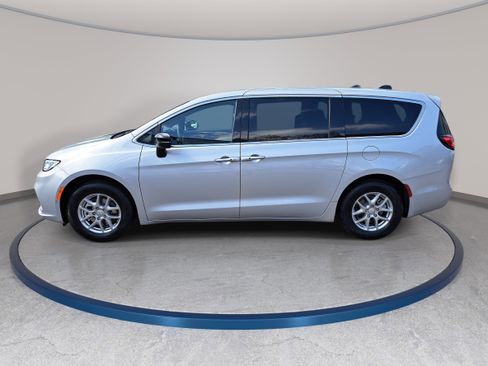 New 2026 Chrysler Pacifica Select image 5
