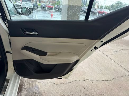 Used 2019 Nissan Altima 2.0 Platinum FWD image 23