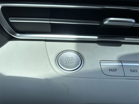 New 2025 Hyundai Elantra Limited image 30