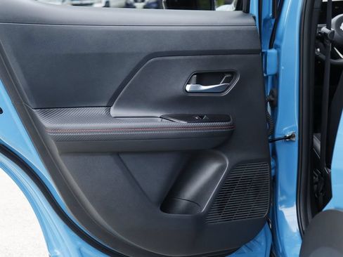 Used 2025 Nissan Kicks SR FWD image 29