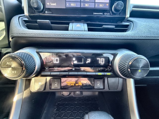 Used 2019 Toyota RAV4 XLE w/ Convenience Package FWD image 18