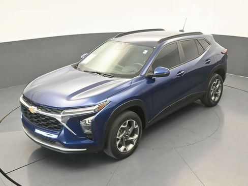 Used 2024 Chevrolet Trax LT FWD image 41