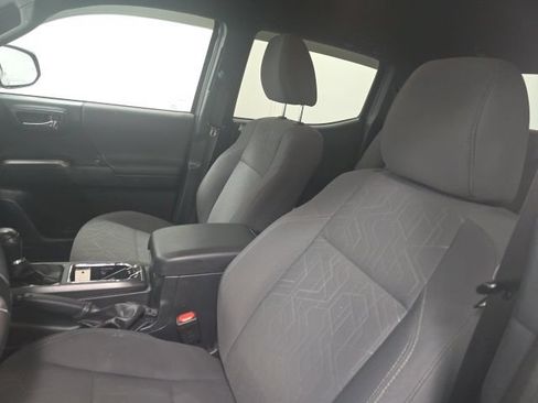 Used 2018 Toyota Tacoma TRD Off-Road w/ Technology Package AWD/4WD image 24