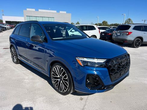 New 2026 Audi SQ7 Prestige AWD/4WD image 3