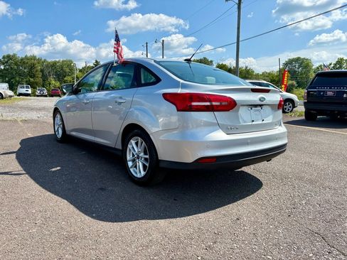Used 2016 Ford Focus SE w/ SE Power Seat Package image 3