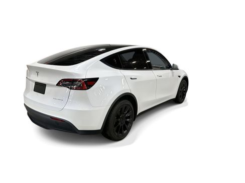 Certified 2023 Tesla Model Y AWD image 6