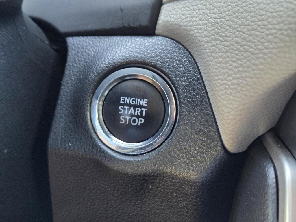 Used 2019 Toyota RAV4 Limited FWD image 29
