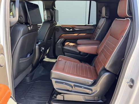 Used 2023 GMC Yukon XL Denali Ultimate AWD/4WD image 17