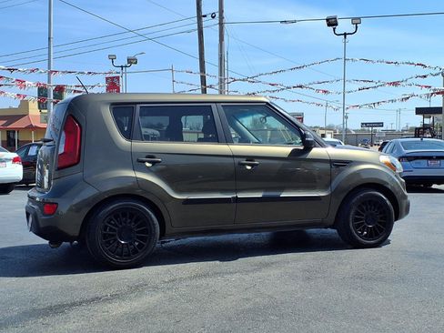Used 2012 Kia Soul + FWD image 18