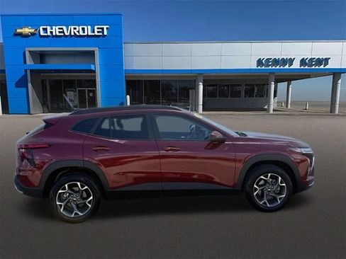 Certified 2025 Chevrolet Trax LT w/ Driver Confidence Package FWD image 4