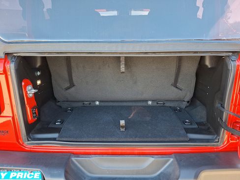 Used 2025 Jeep Wrangler Sport image 27