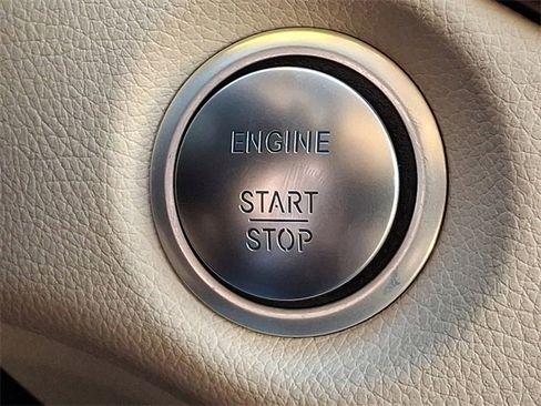 Used 2019 Mercedes-Benz GLA 250 4MATIC image 25